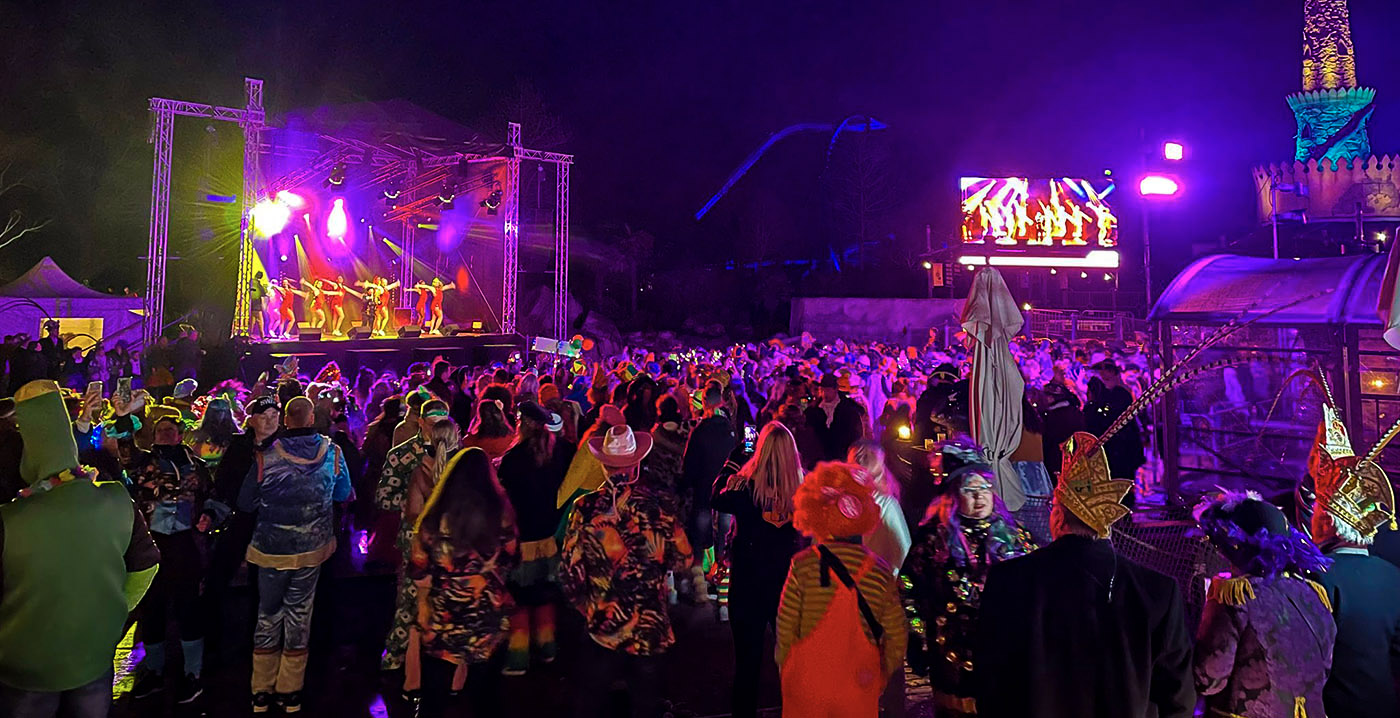 Foto's: Toverland viert groot carnavalsfeest met honderden bezoekers