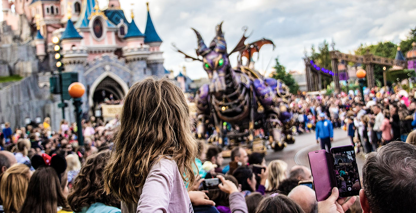 Na 597 dagen mogen de mondkapjes af in Disneyland Paris