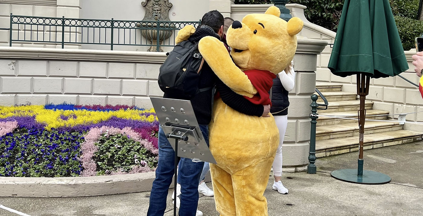 Bezoekers Disneyland Paris mogen Disney-figuren weer aanraken en knuffelen
