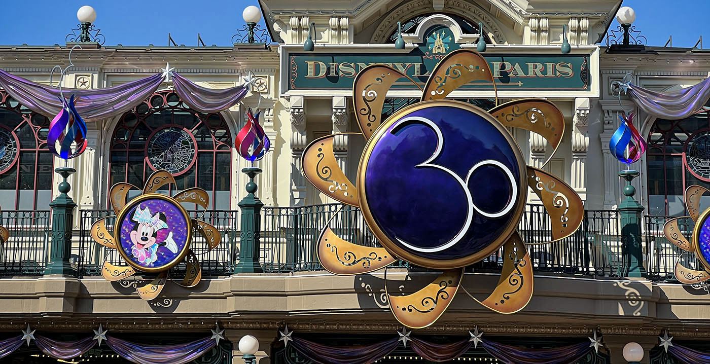 Foto's: Disneyland Paris feestelijk aangekleed voor dertigjarig jubileum