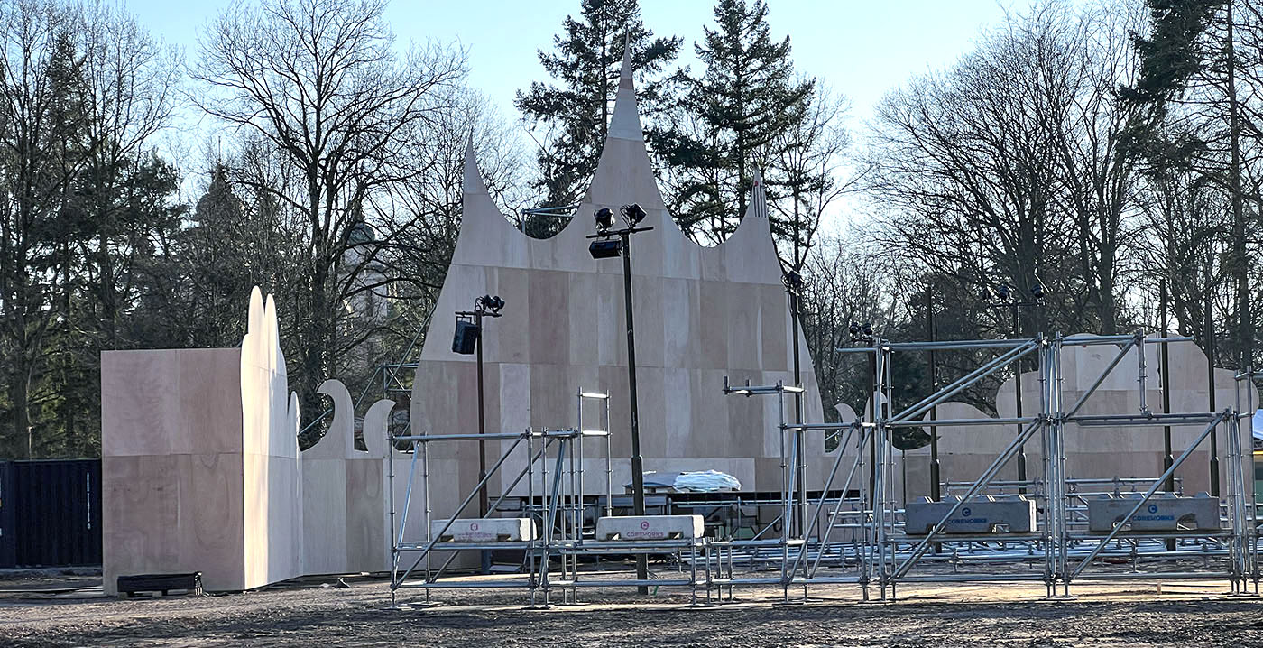 Foto's: Efteling bouwt enorm decor voor pop-up-sprookje