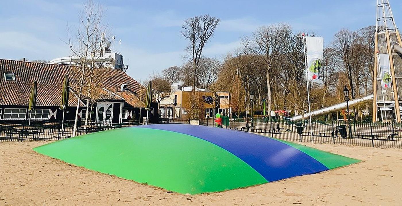 Duinrell voegt enorm springkussen toe aan speeltuin
