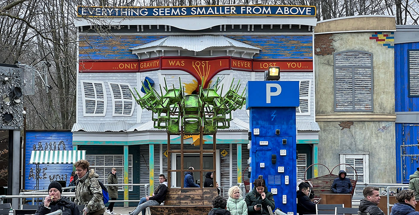 Walibi Holland vernieuwt themagebied Zero Zone: puin, graffiti, stalen hekken en abstracte kunst