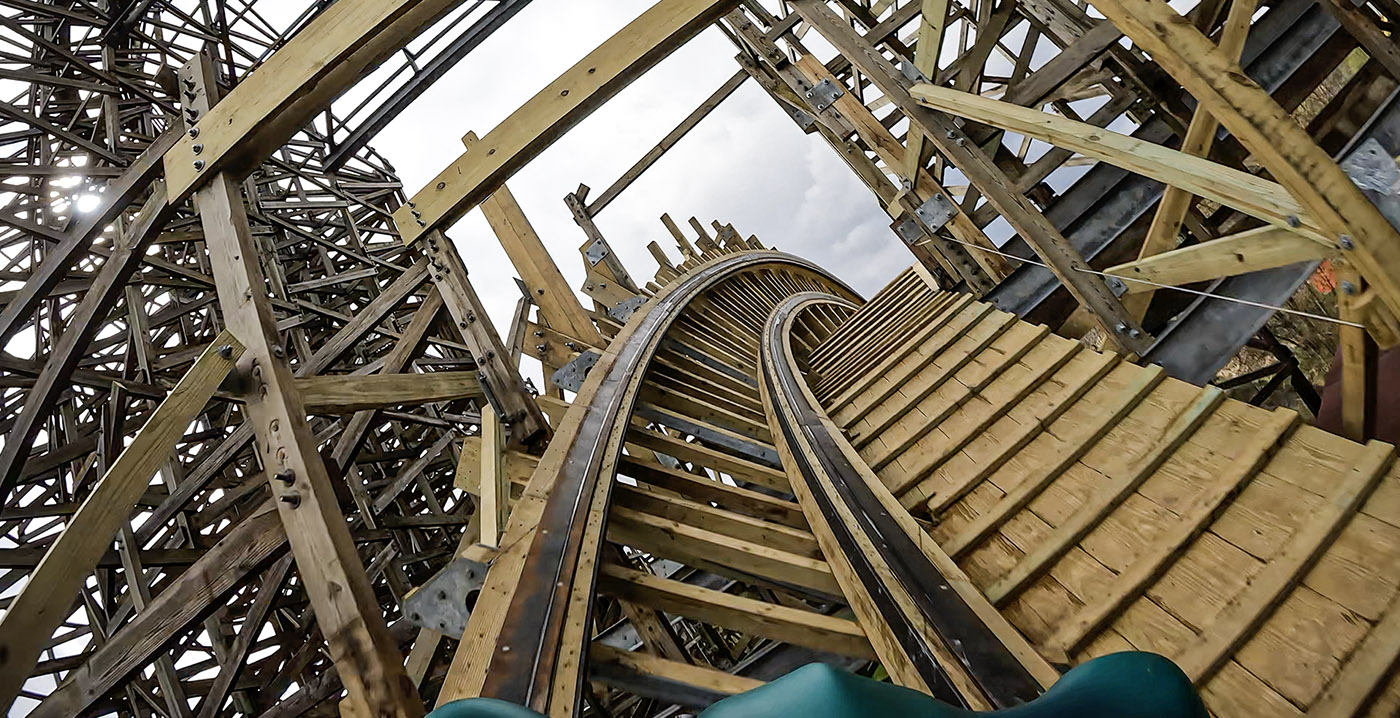 Video: Parc Astérix heropent vernieuwde houten achtbaan, inclusief omgekeerde zitplaats