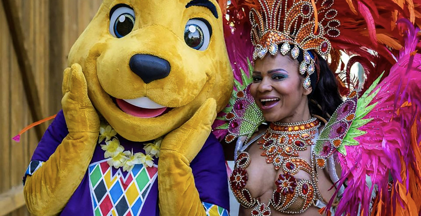 Foto's: twee weken Braziliaans carnaval in Frans Walibi-pretpark