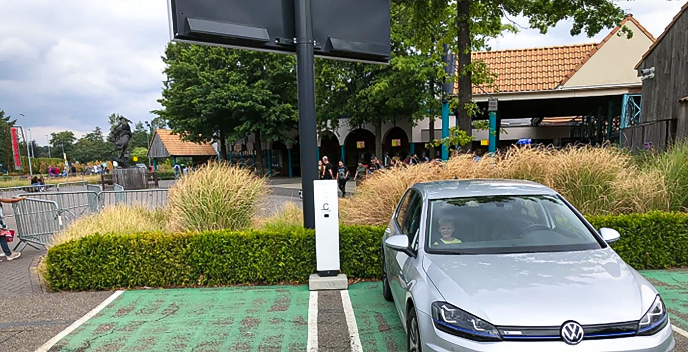 Let op: tijdelijk geen laadplekken voor elektrische auto's in Bobbejaanland