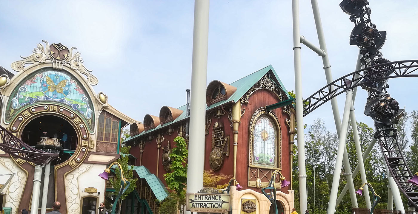 Vastgelopen trein van Plopsaland-achtbaan Ride to Happiness weer in gebruik