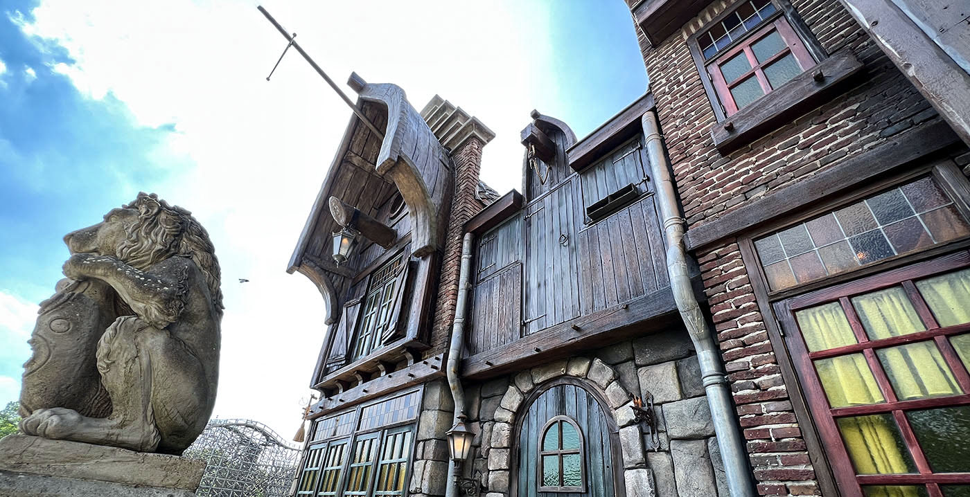 Foto's: buitenkant van Efteling-attractie De Vliegende Hollander opgeknapt