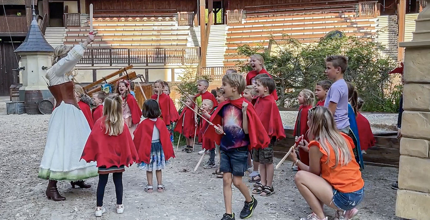 Video: Efteling presenteert nieuwe Raveleijn-dinnershow met bijzonder entertainment