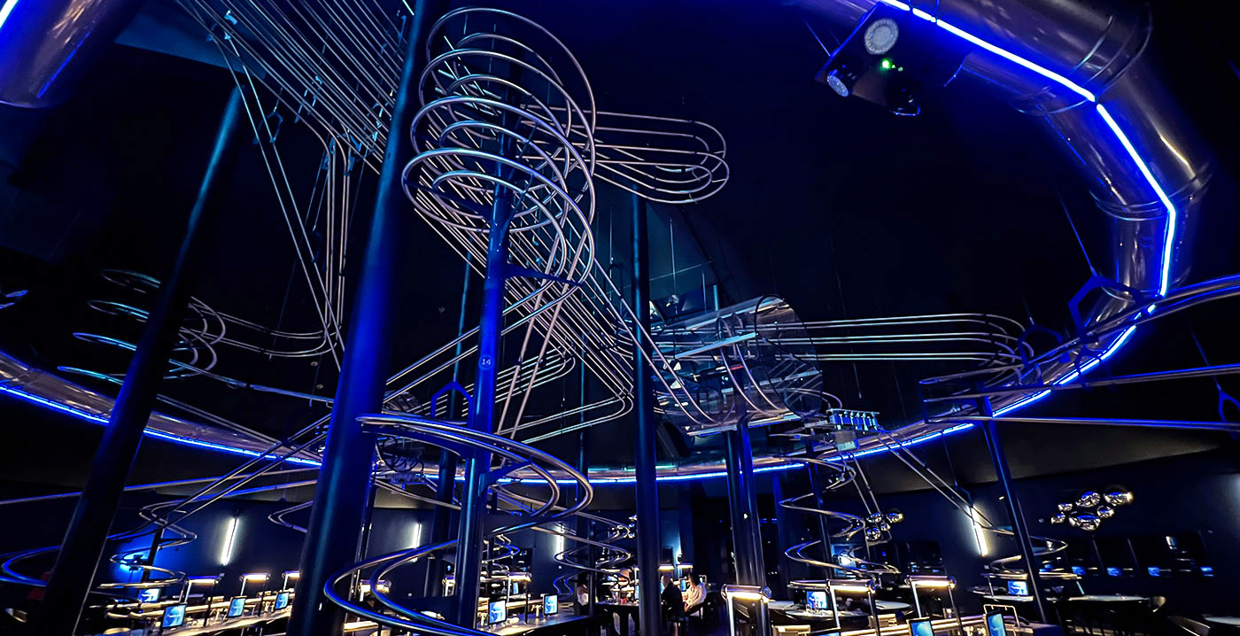 Le Futuroscope inaugure Space Loop : le premier restaurant français en montagnes russes