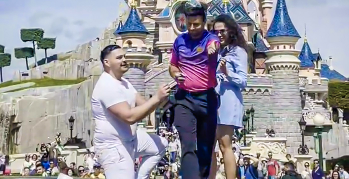 Video: medewerker Disneyland Paris verstoort huwelijksaanzoek