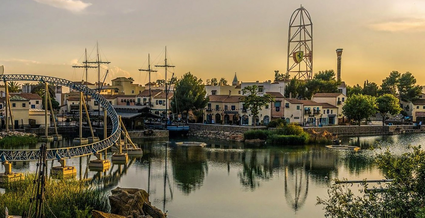 Man (22) aangehouden na beklimmen van attractie in PortAventura