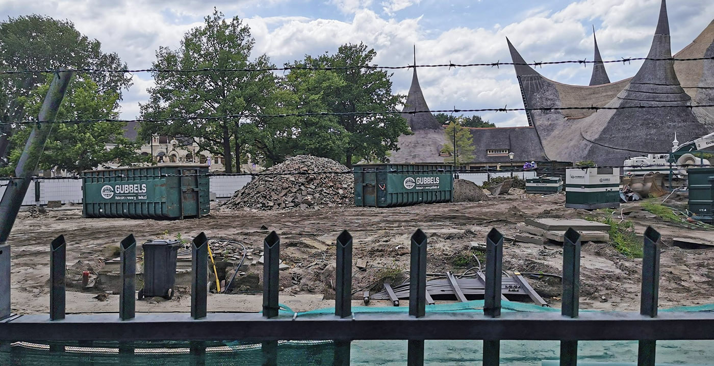 Entreegebied Efteling is enorme bouwput: nu ook garderobe gesloopt