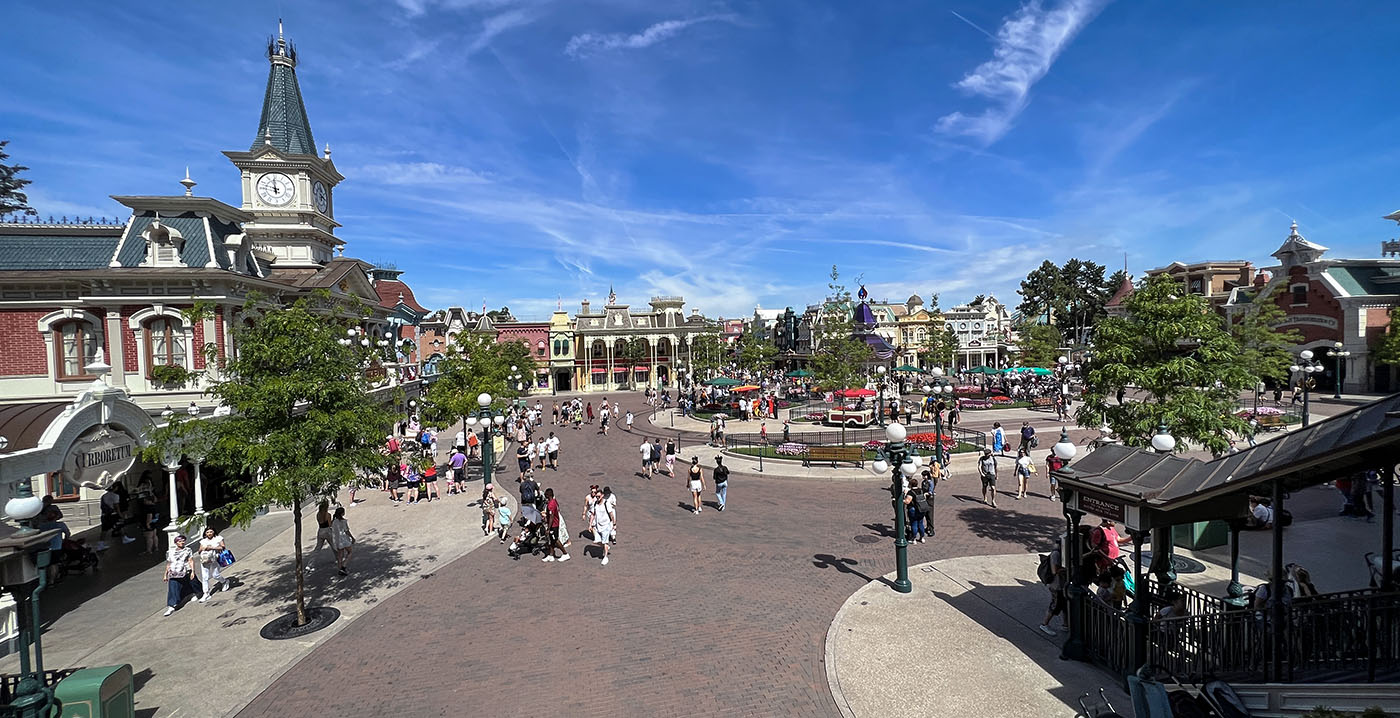 EHBO'ers drijven Disneyland Paris in het nauw met staking