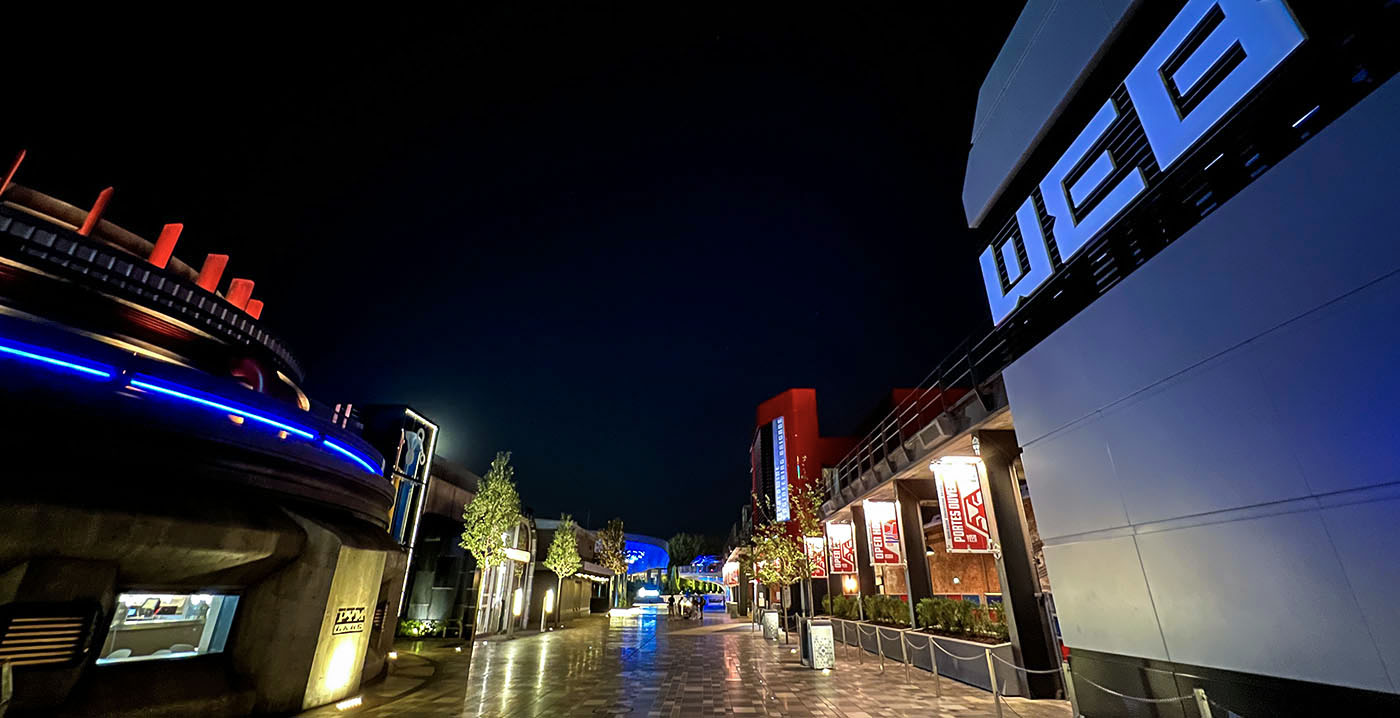 Foto's: zo ziet het nieuwe Marvel-gebied van Disneyland Paris eruit in het donker