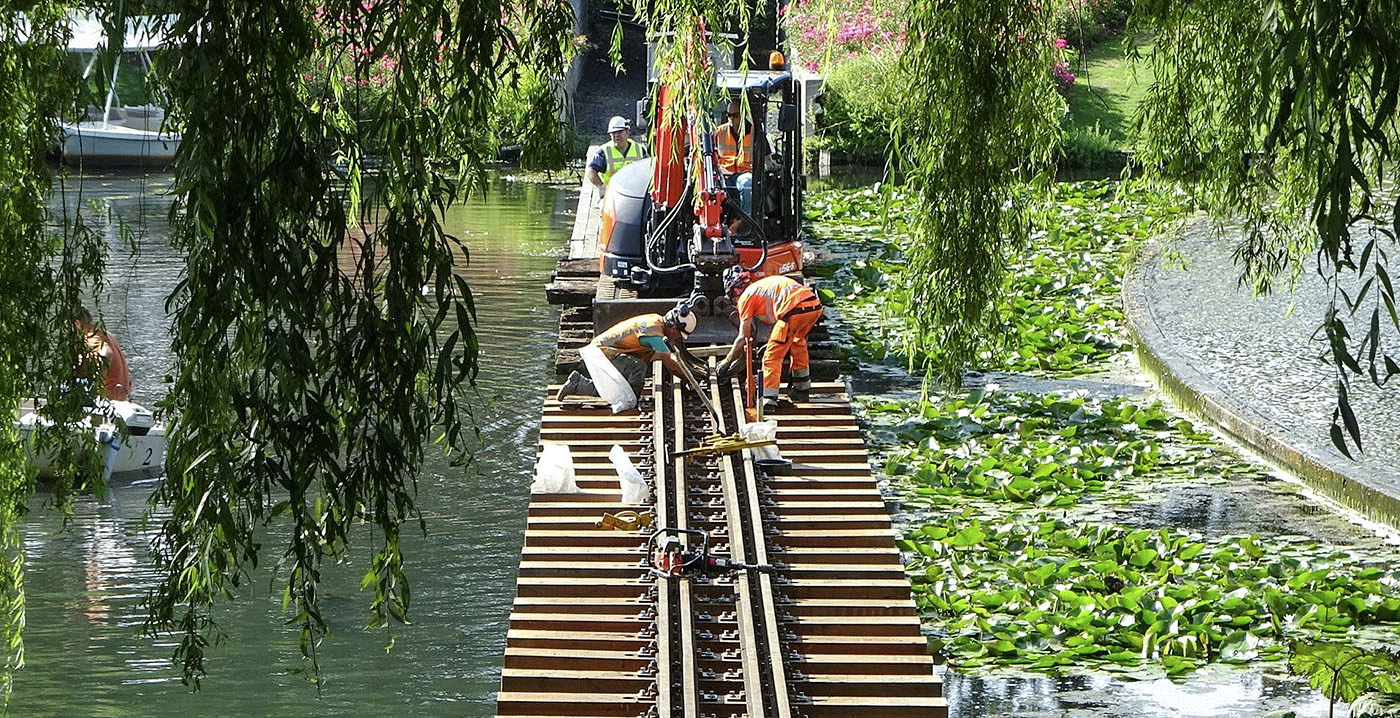 Efteling vervangt spoorbrug tijdens sluiting Stoomtrein