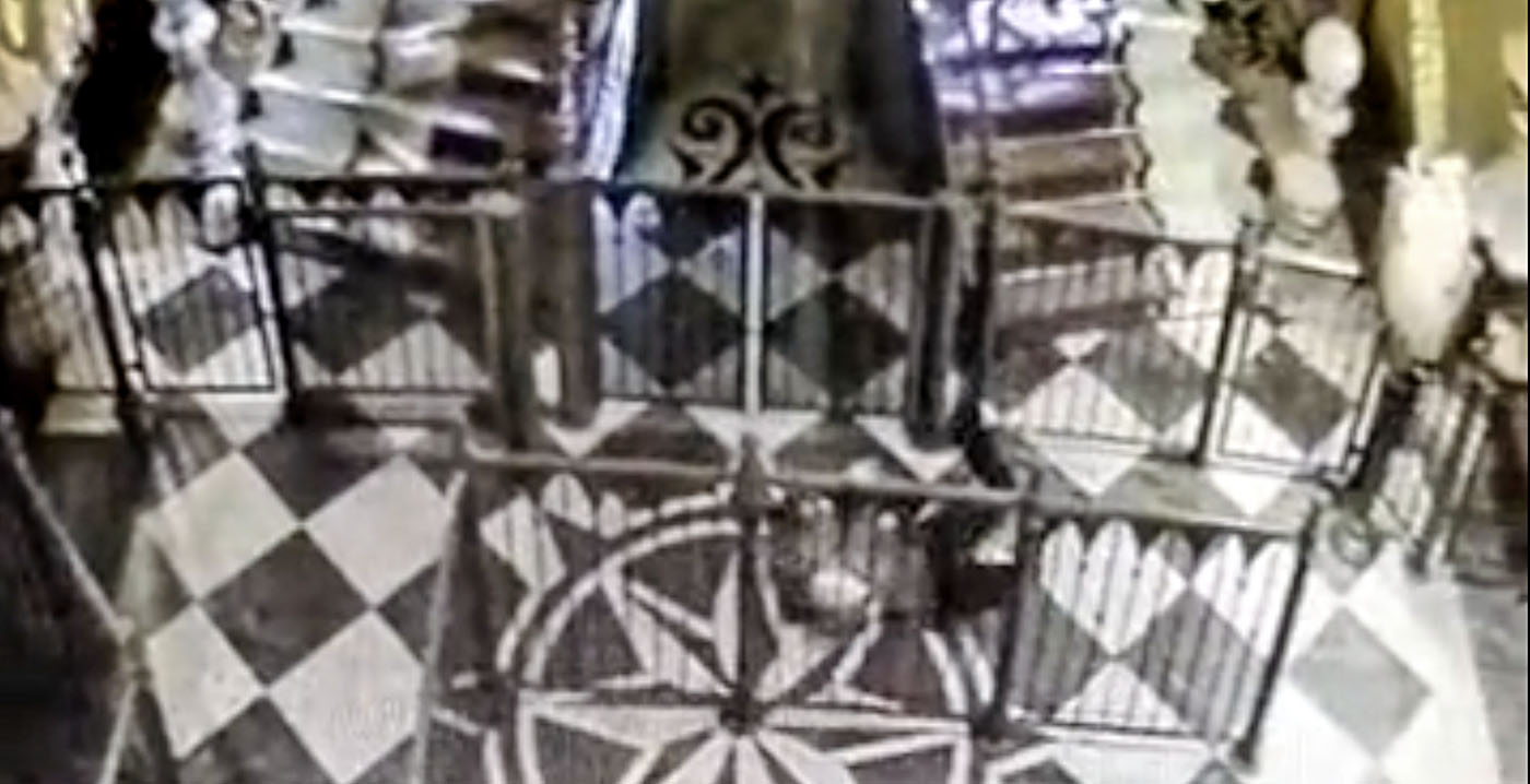 Video: Efteling-medewerker doet dansmoves in Symbolica als bezoekers weg zijn