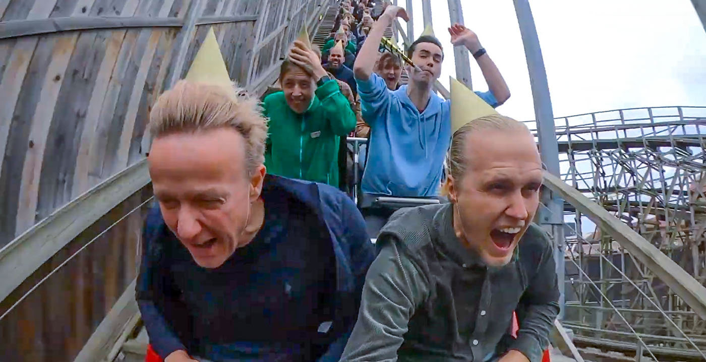 Zweeds pretpark viert feest: houten achtbaan weer open na renovatie
