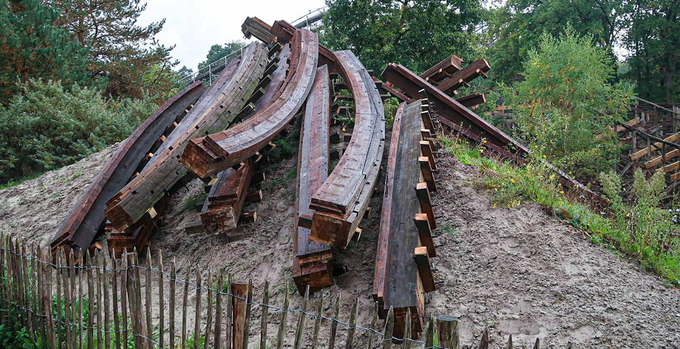 Foto's: Efteling verwijdert houten rail van Joris en de Draak
