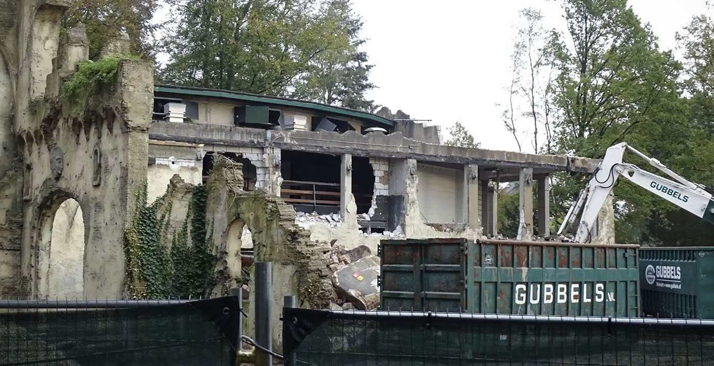 Efteling hervat sloop van het Spookslot: tribune wordt zichtbaar