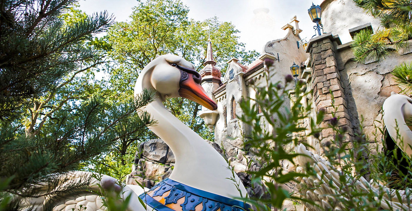 Efteling voegt vertelling toe aan boottocht De Zes Zwanen