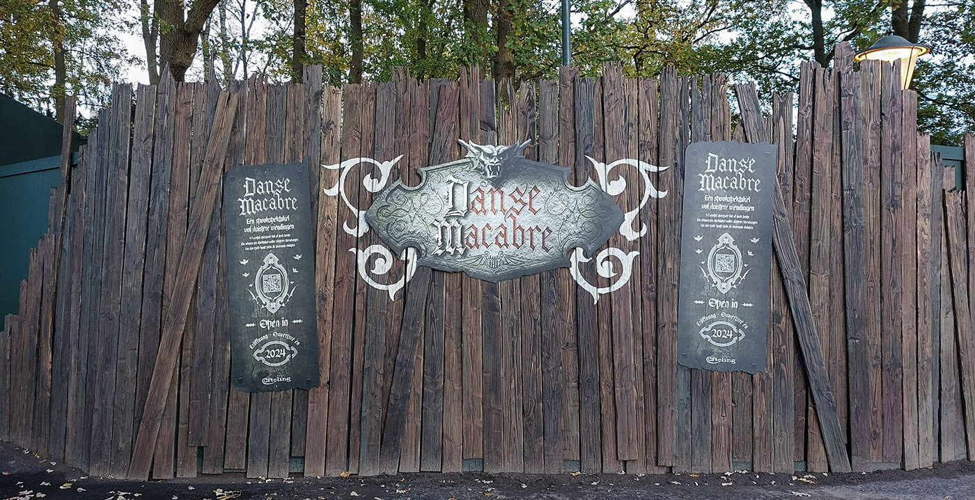 Efteling kondigt nieuwe attractie Danse Macabre aan op bouwschutting