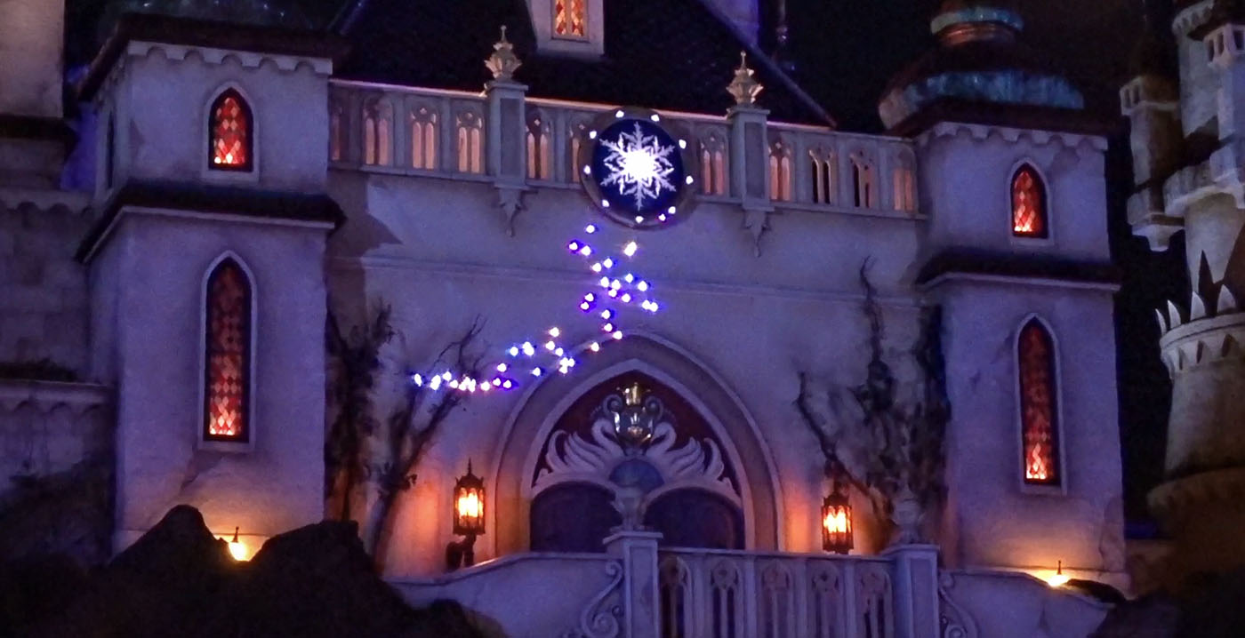 Video: nieuw lichteffect op voorgevel van Efteling-attractie Symbolica