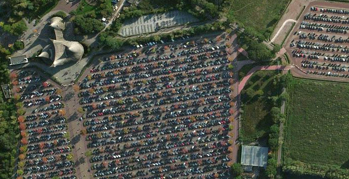 'Parkeerterrein Efteling kan verplaatst worden'