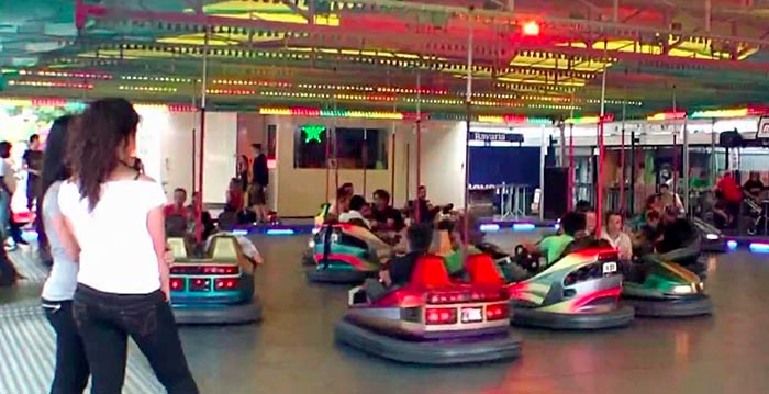 Dief steelt duizend botsautomuntjes op de kermis