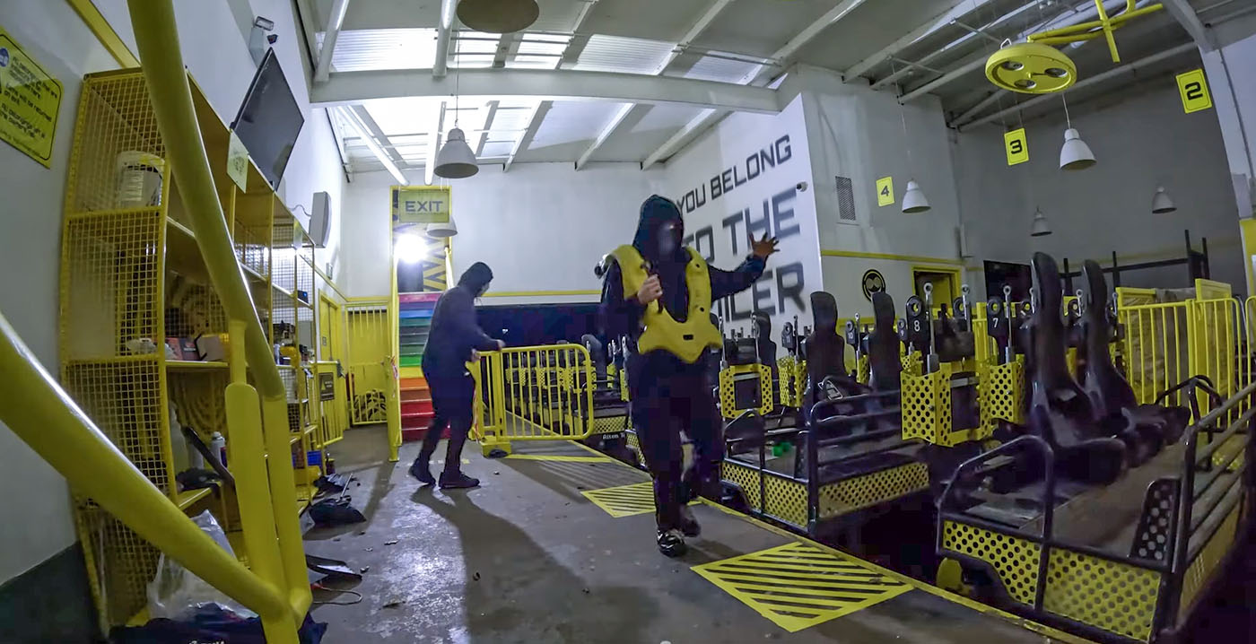 Video: youtubers brengen de nacht illegaal door in Engels pretpark Alton Towers