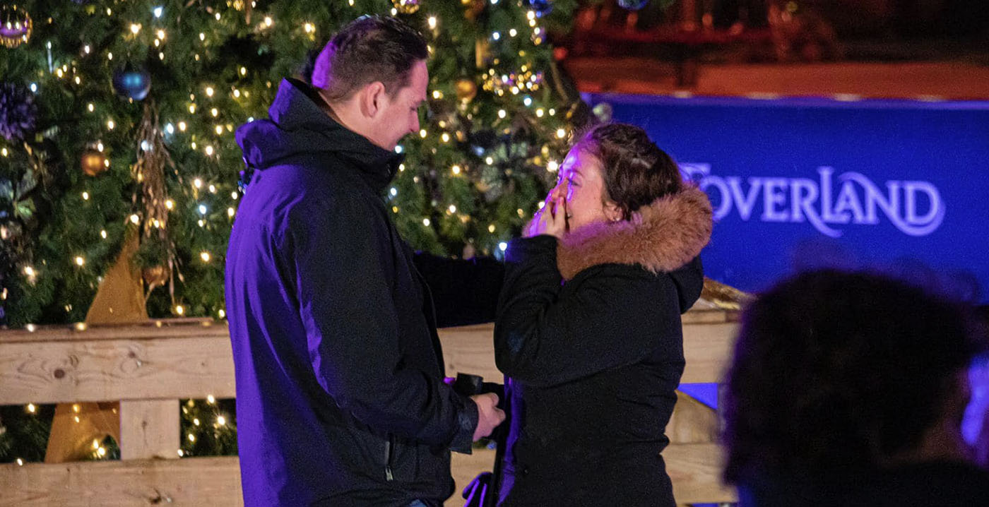 Video: huwelijksaanzoek op schaatsbaan Toverland
