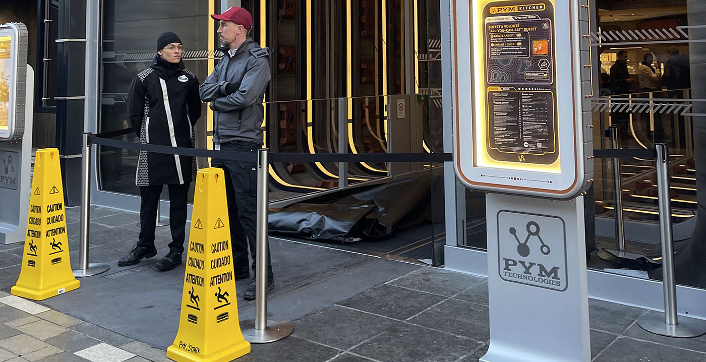 lint camouflage Hesje Nog meer problemen met glazen deuren in Disneyland Paris - Looopings.nl