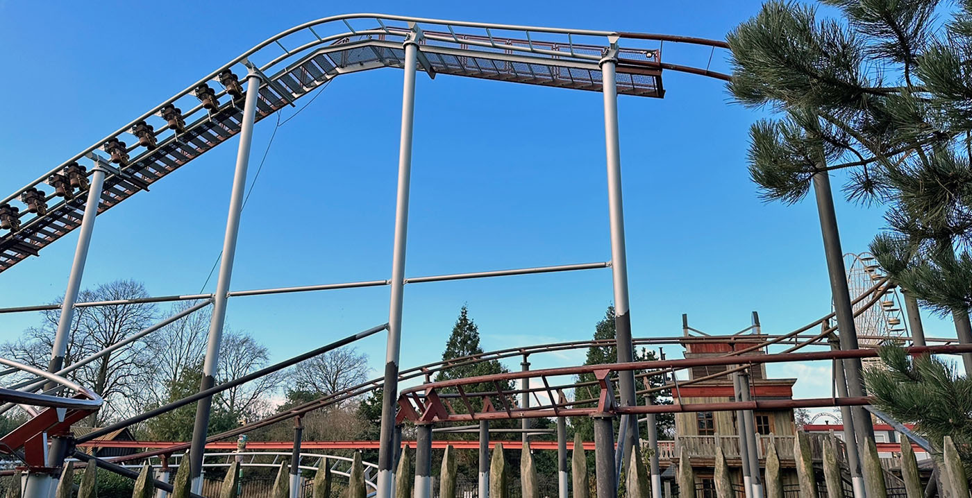 Foto's: opfrisbeurt voor Mine Train in Attractiepark Slagharen