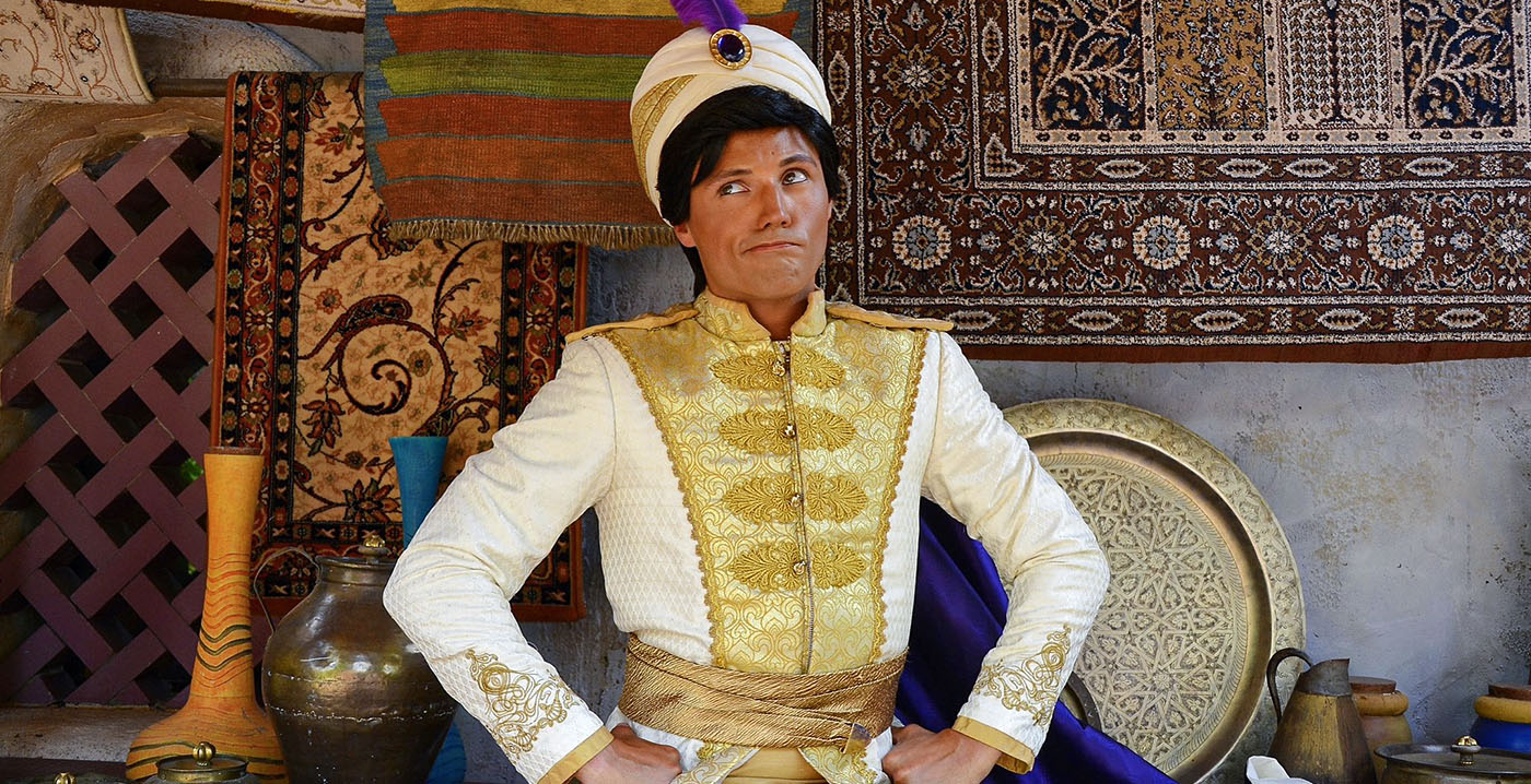 Aladdin-acteur Disneyland Paris beschuldigd van brownface: 'Racistisch en beschamend'