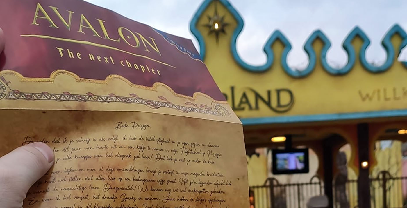 Toverland deelt folders uit met aankondiging van nieuwe attracties