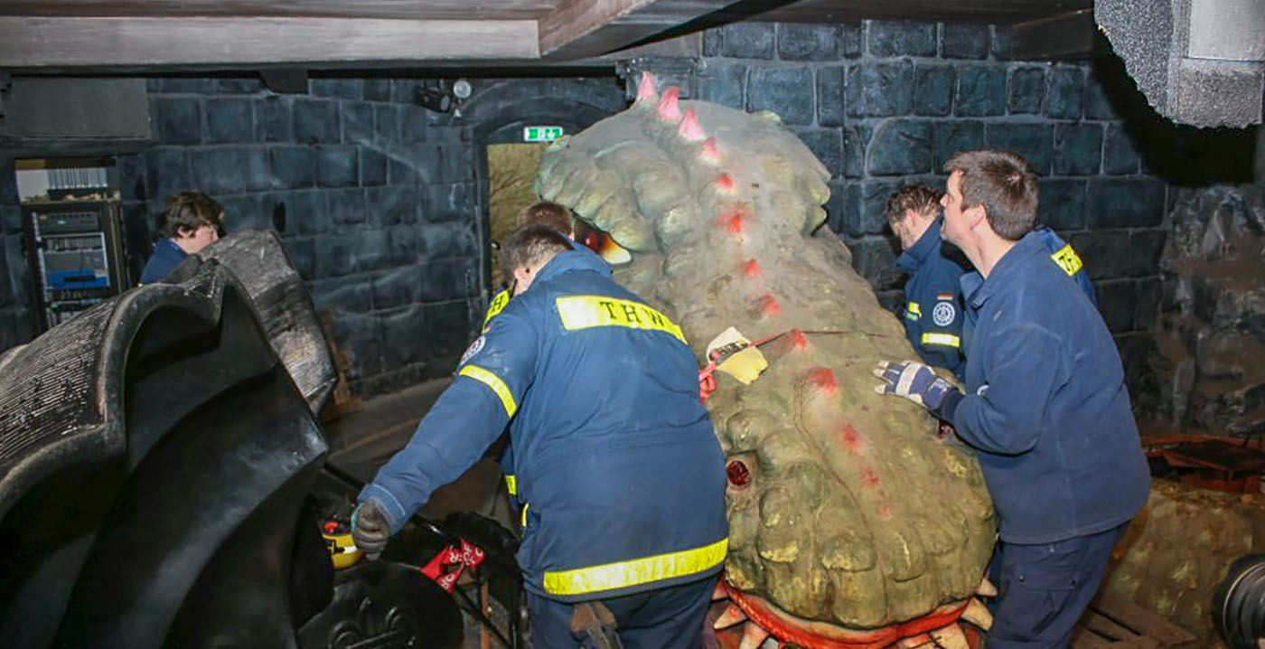 Foto's: gigantische animatronic uit Duits pretpark gaat naar museum