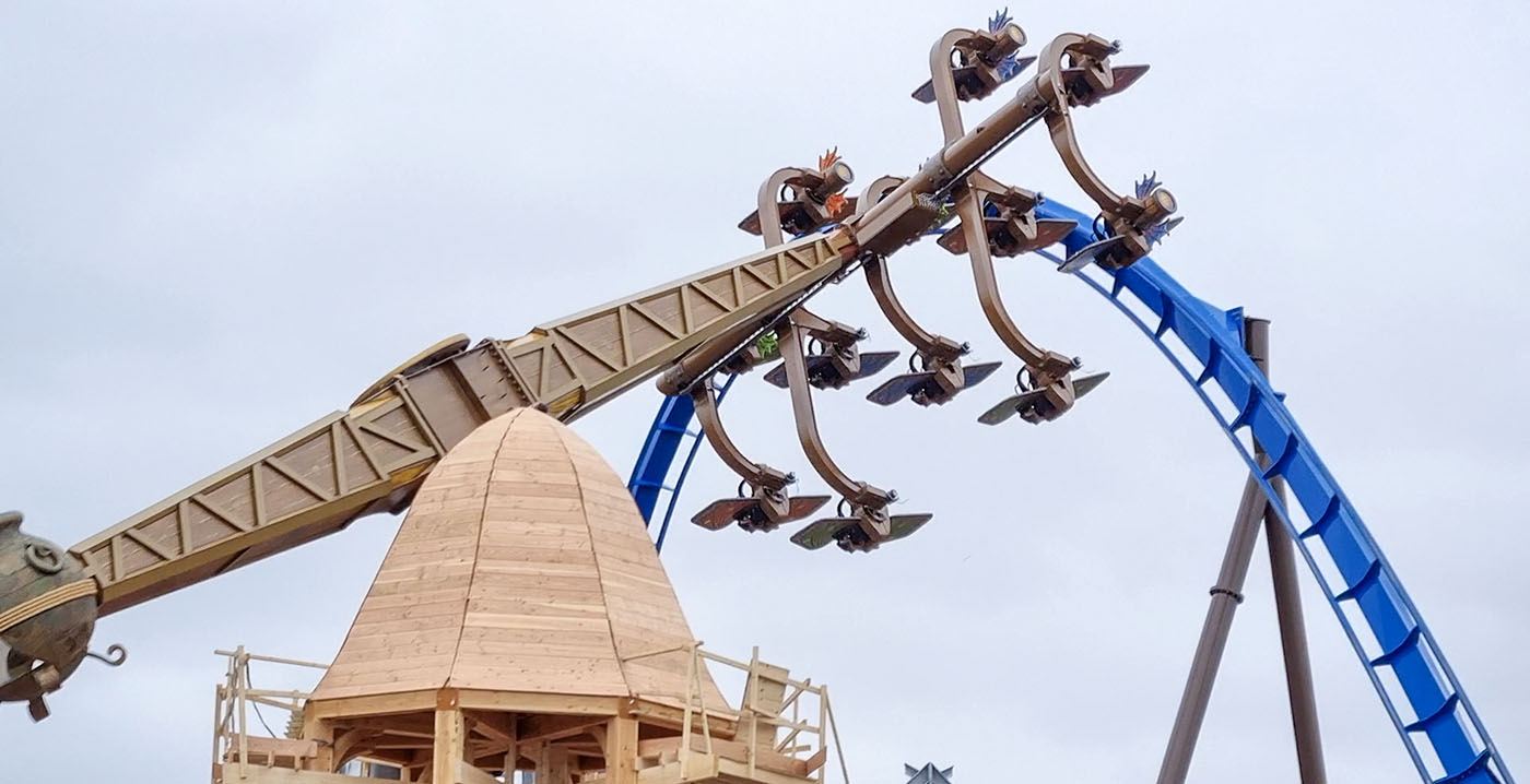 De eerste proefvluchten: Toverland test nieuwe attractie Pixarus