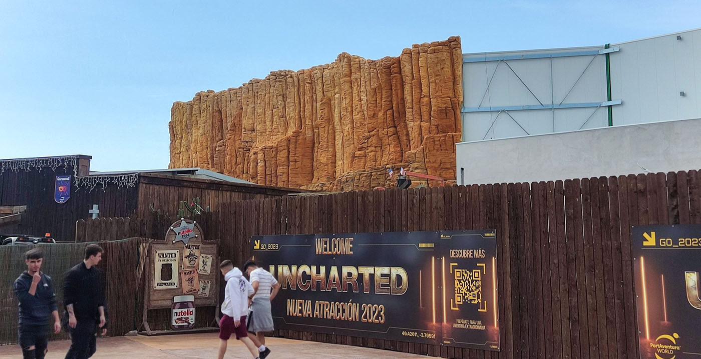Foto's: PortAventura camoufleert loods van nieuwe achtbaan met rotswand