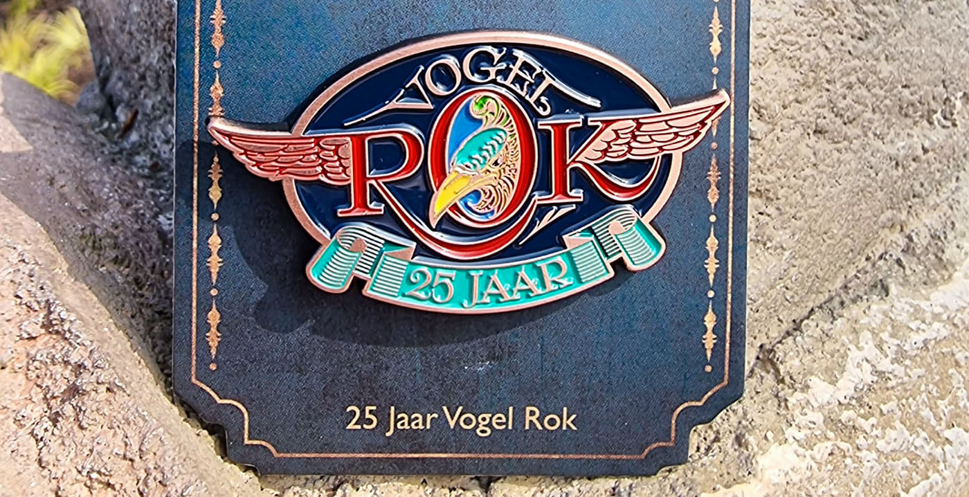 Efteling viert 25-jarig bestaan Vogel Rok met nieuwe pin en nostalgische muziek