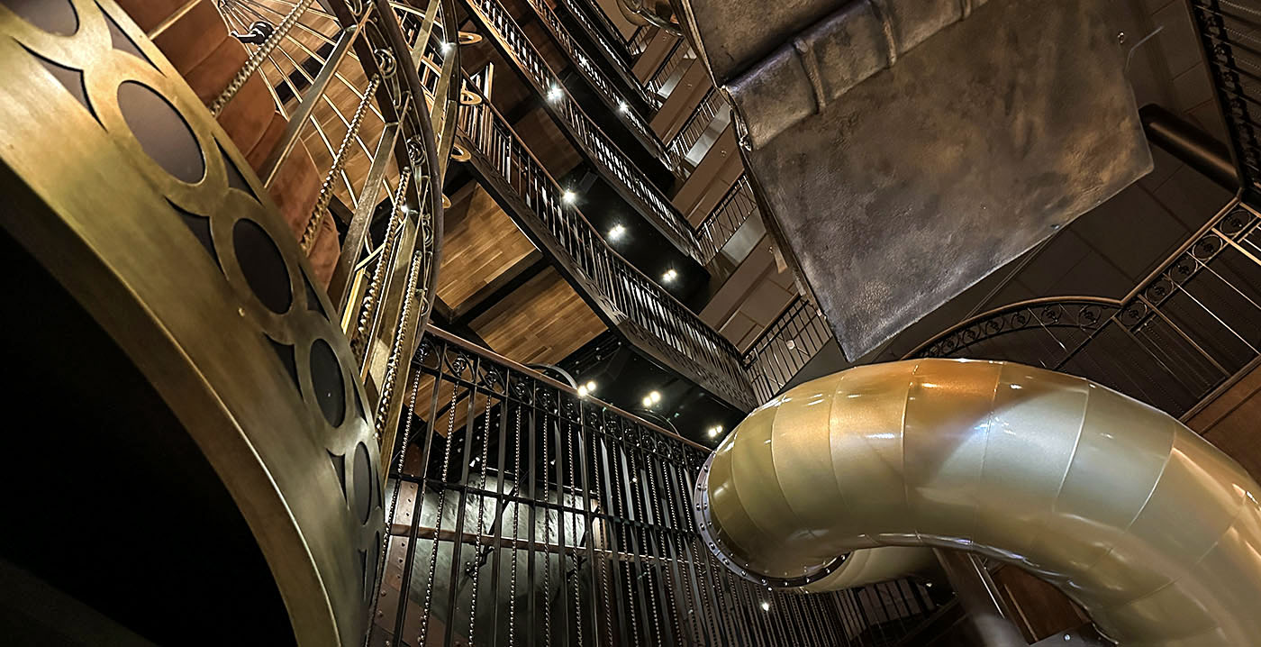 Glijbaan in de lobby, draaimolen in de eetzaal: Zweeds pretpark opent spectaculair themahotel