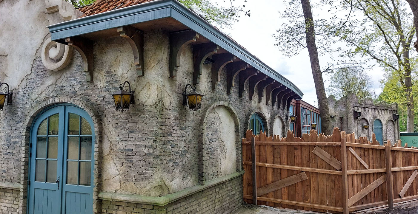 Foto's: Efteling werkt nieuw gebouw in themagebied Huyverwoud af
