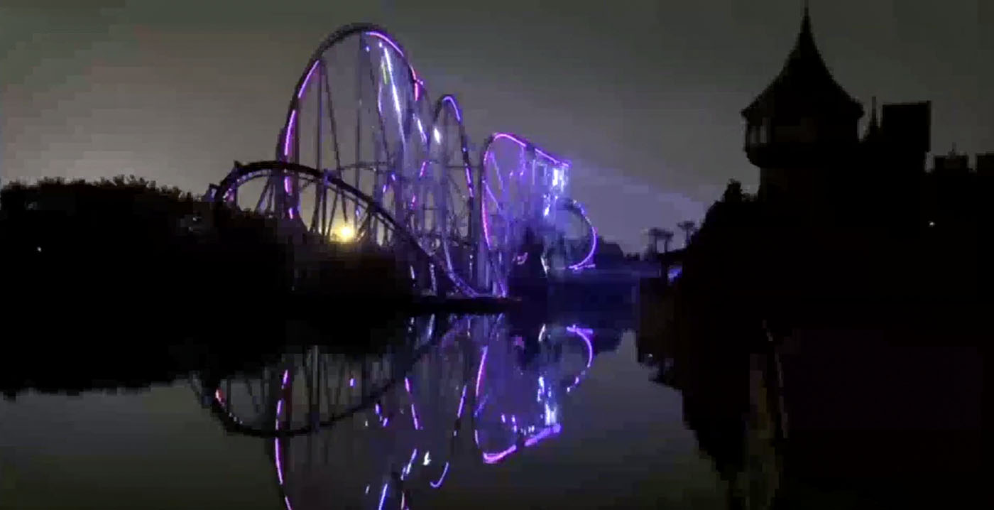 Video: Italiaans pretpark test projecties op 35 meter hoge rollercoaster