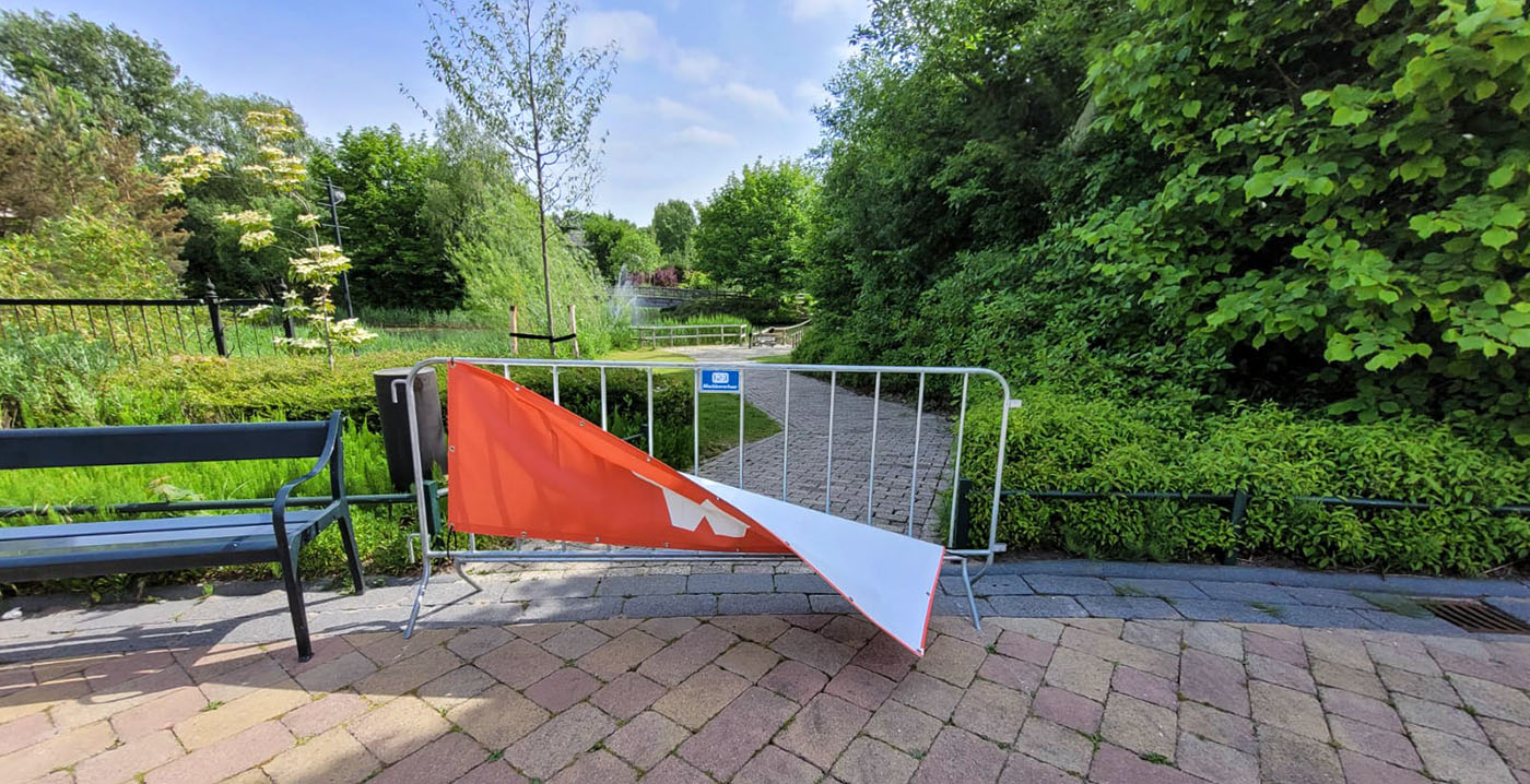 Walibi Holland sluit trekvlot af vanwege agressieve zwanen
