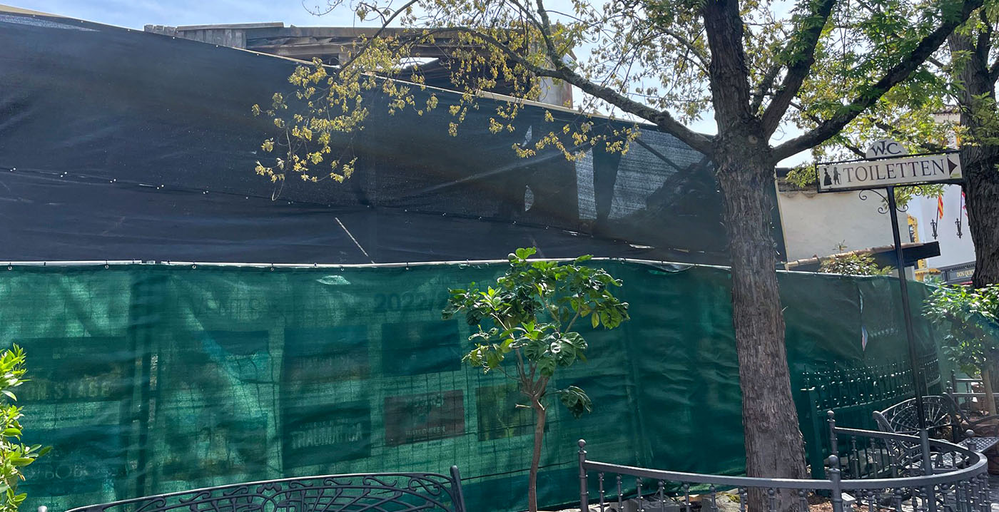 Foto's: brandschade in Europa-Park afgeschermd met doeken