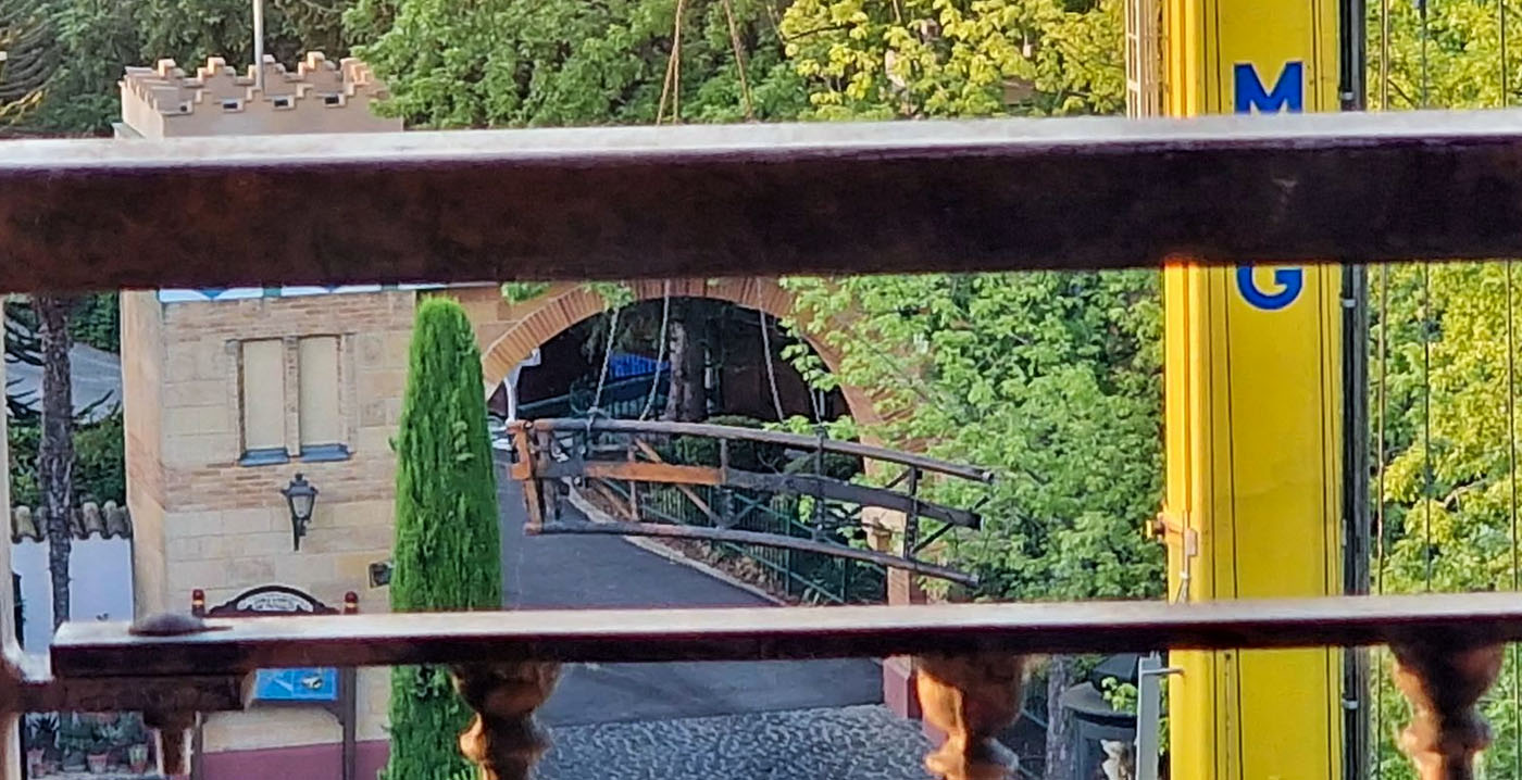 Foto's: Europa-Park ontmantelt achtbaan na brand