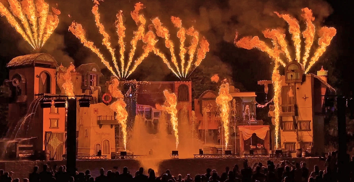 Video: Toverland trakteert abonnementhouders op unieke show met water en vuur