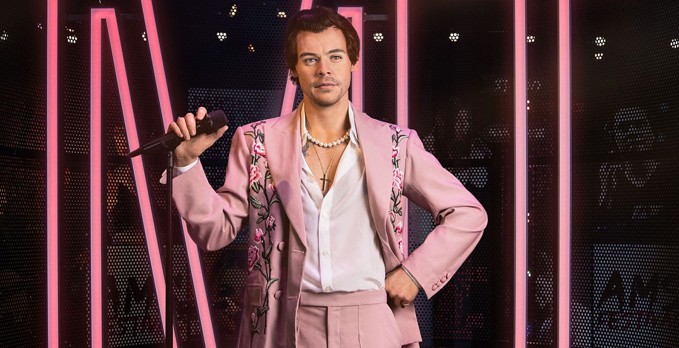 Zeven beelden van Harry Styles bij Madame Tussauds, waarvan één in Amsterdam