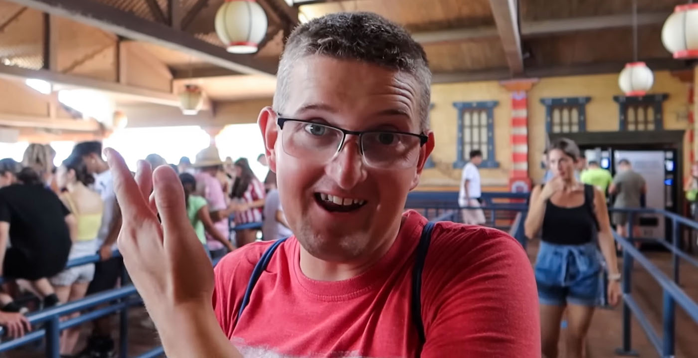 Pretparkvlogger ergert zich mateloos aan traag attractiepersoneel: 'Afschuwelijk en beschamend'