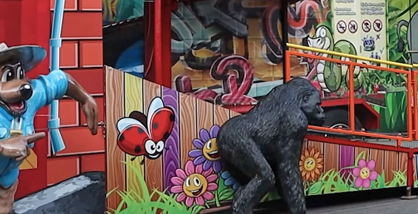 Kermisexploitant op zoek naar gestolen gorillabeeld in Tilburg