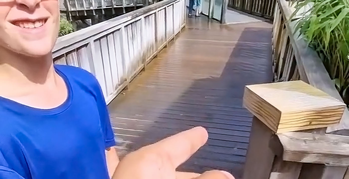 Video: Duinrell-bezoeker belooft jochie 50 euro als hij nat pak haalt, maar betaalt niet